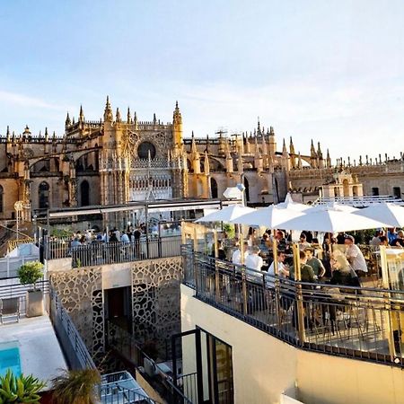 อีเอ็มอี คาเตดราล เมร์เซร์ Hotel เซบีญา ภายนอก รูปภาพ The roof terrace of the hotel