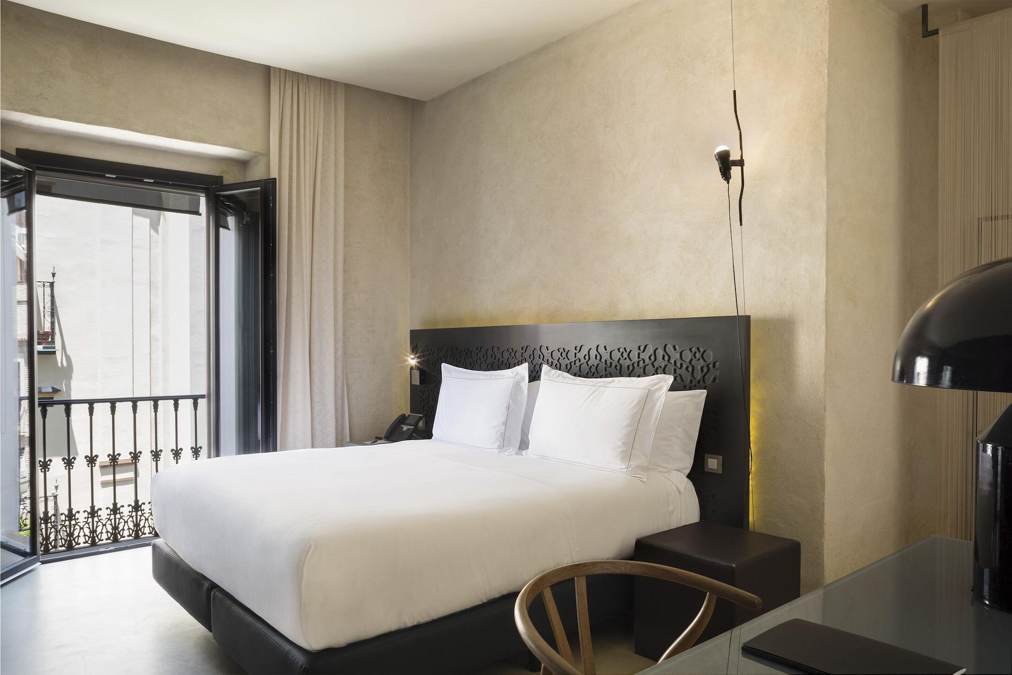 อีเอ็มอี คาเตดราล เมร์เซร์ Hotel เซบีญา ภายนอก รูปภาพ A room at the hotel