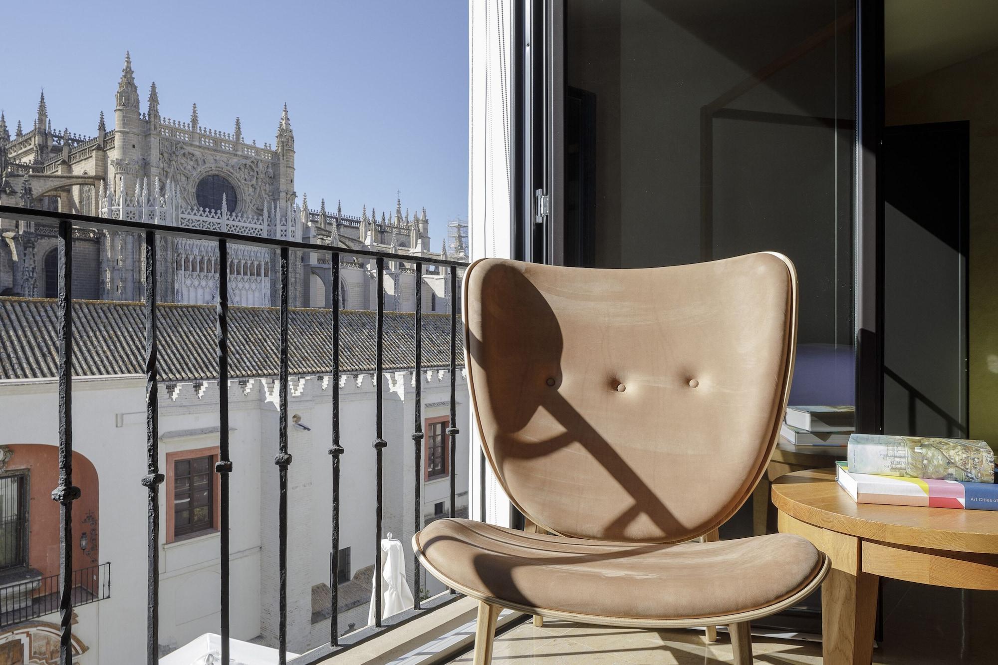 อีเอ็มอี คาเตดราล เมร์เซร์ Hotel เซบีญา ภายนอก รูปภาพ The Butterfly chair