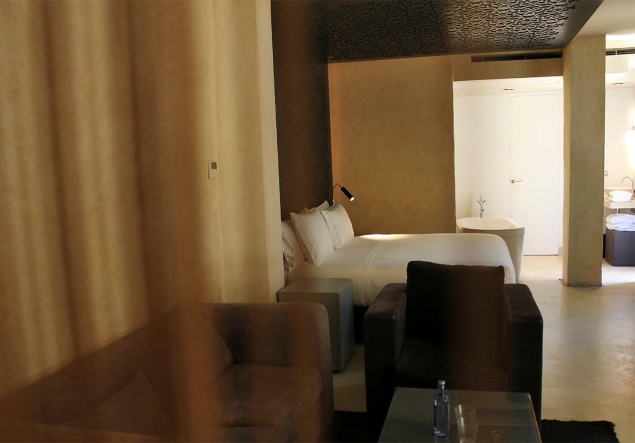 อีเอ็มอี คาเตดราล เมร์เซร์ Hotel เซบีญา ภายนอก รูปภาพ A room at the hotel