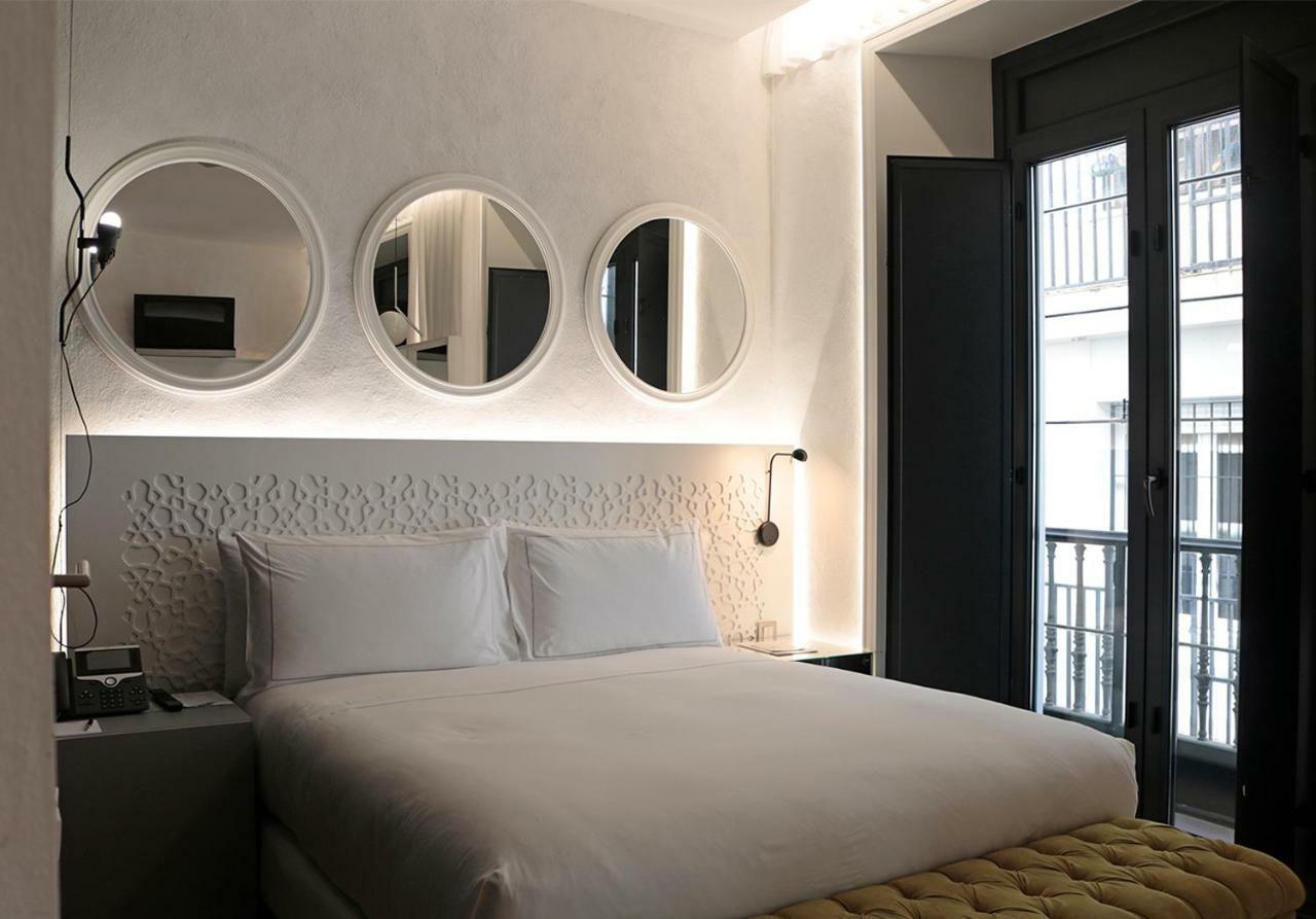 อีเอ็มอี คาเตดราล เมร์เซร์ Hotel เซบีญา ภายนอก รูปภาพ A room at the hotel